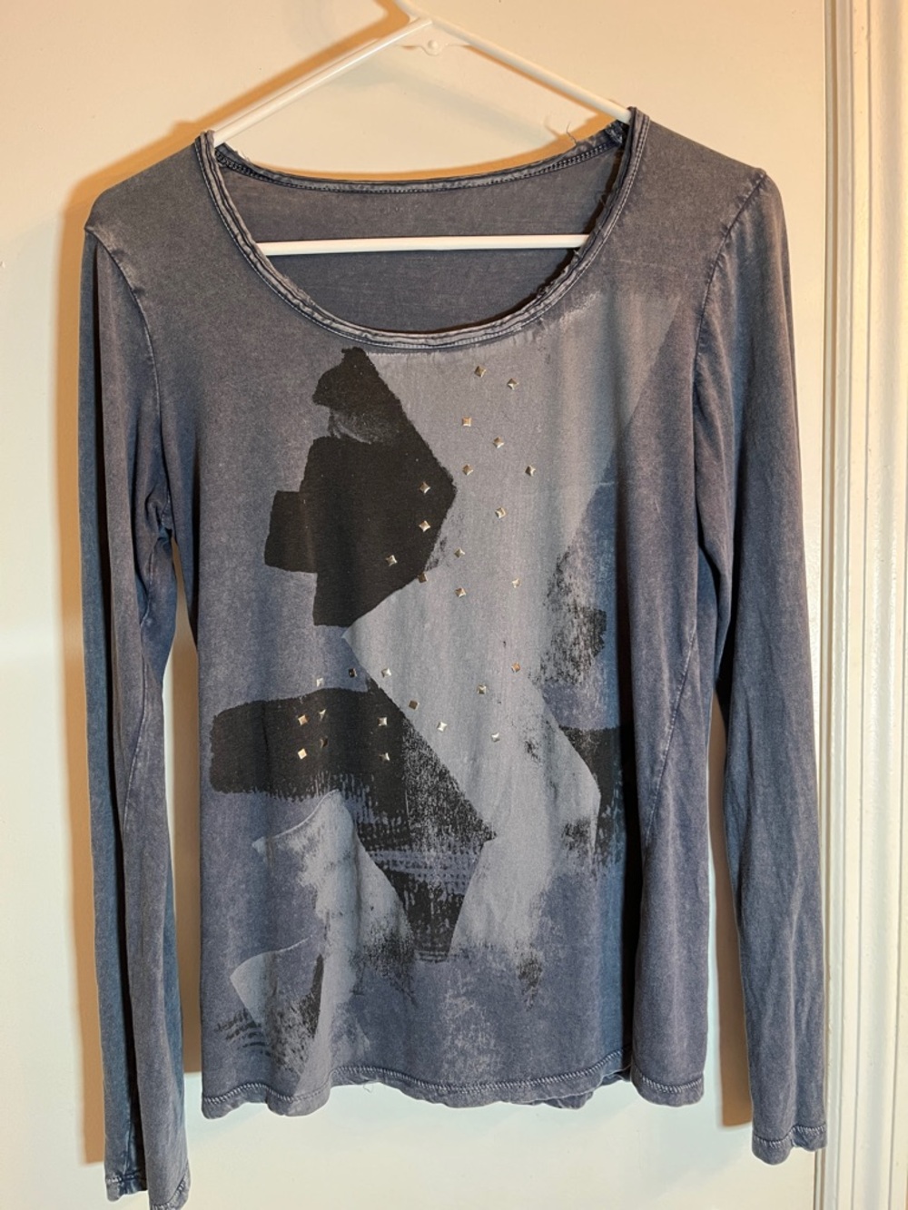 Calvin Klein Jeans Long Sleeve Graphic Tee in Washed Gray and Black